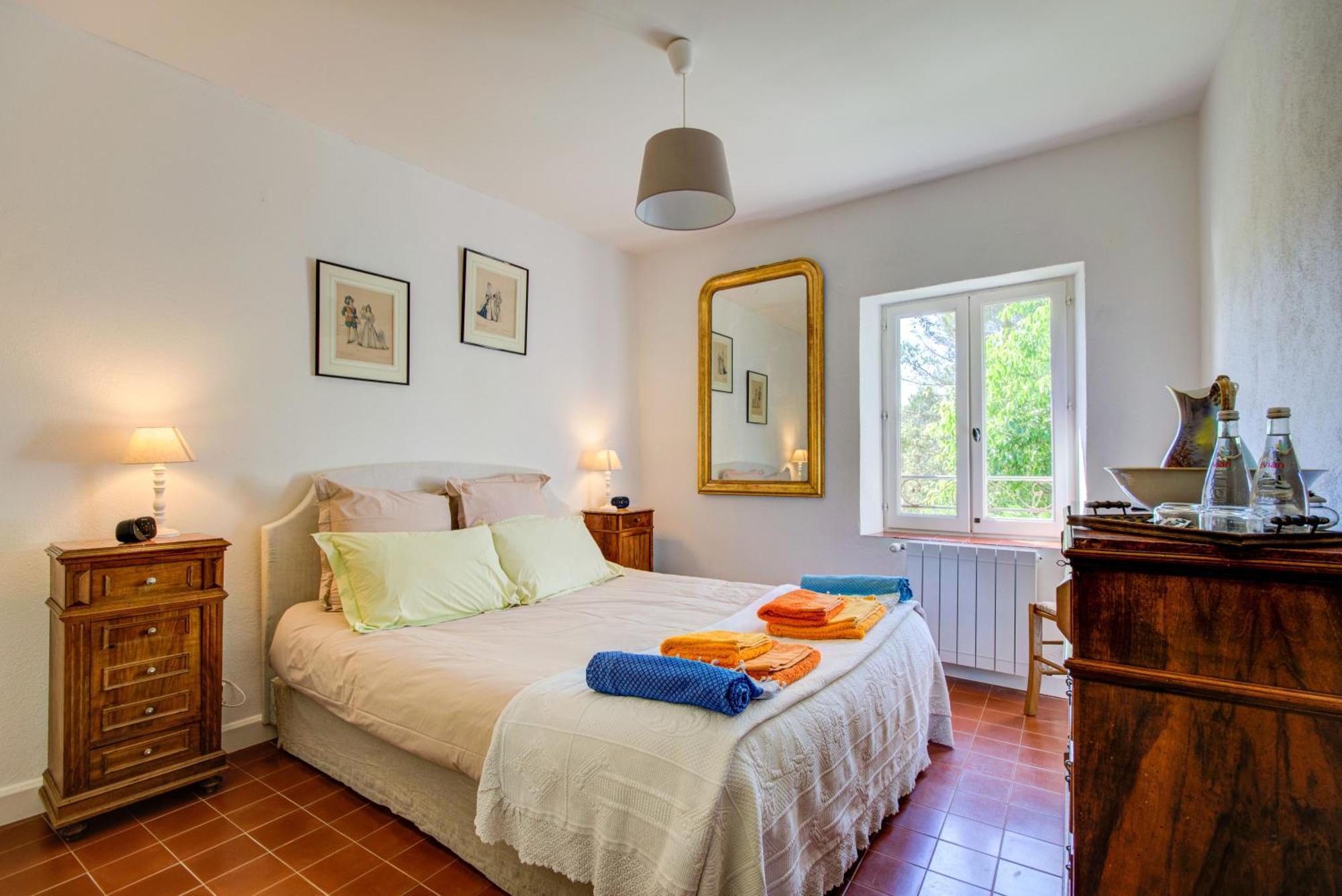 Les Chambres du Perussier Cucuron Extérieur photo