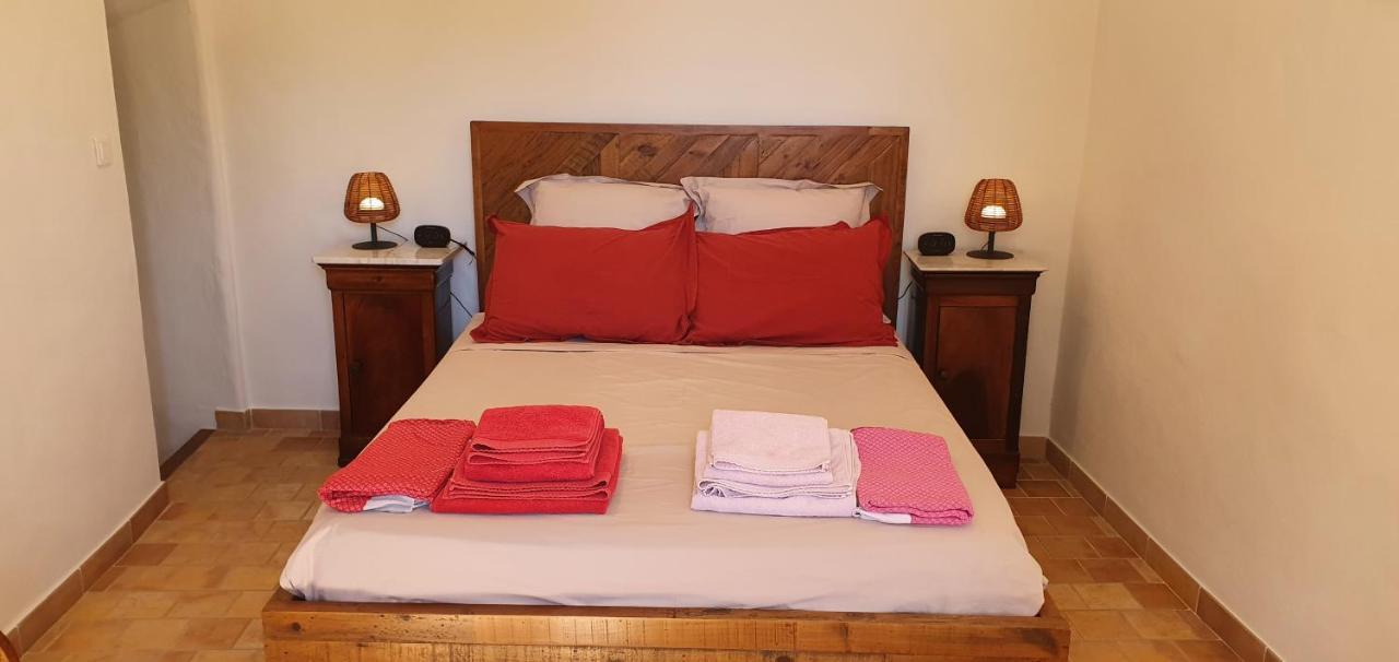 Les Chambres du Perussier Cucuron Extérieur photo